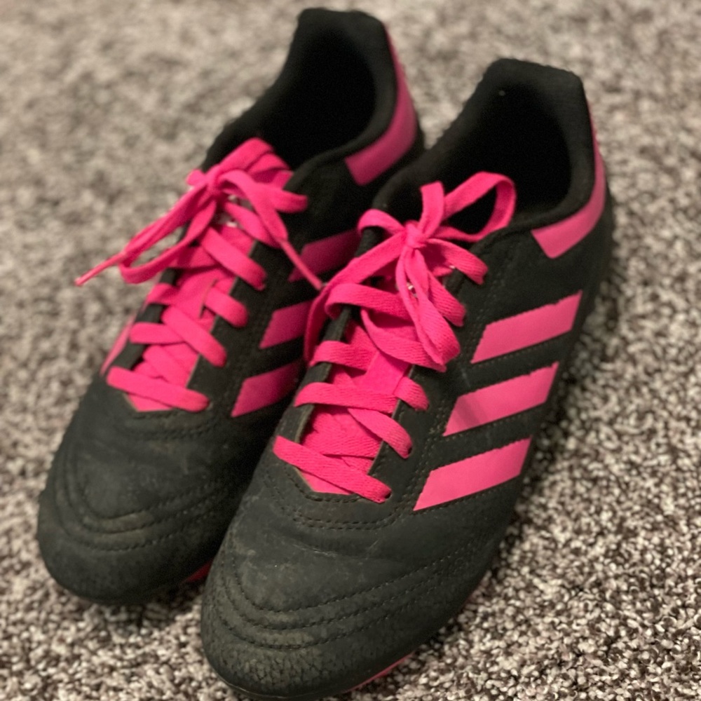 Girls Soccer Cleats size 4
